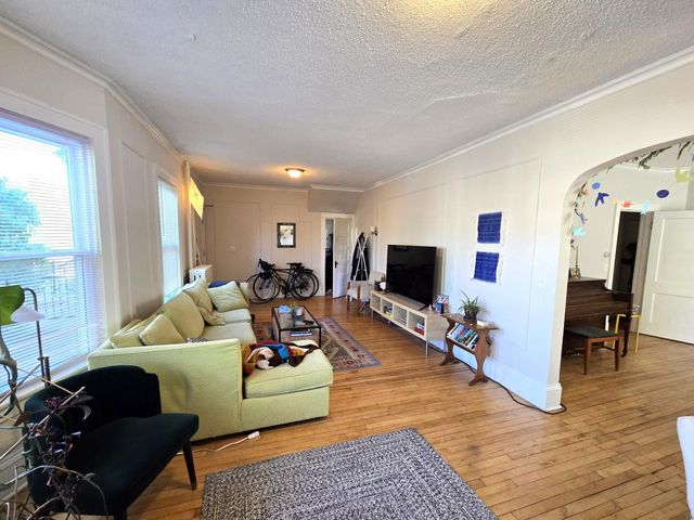 2215 Pleasant Avenue, Minneapolis, MN 55404
