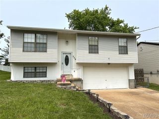 209 Green Jade Estates Drive, Fenton, MO 63026