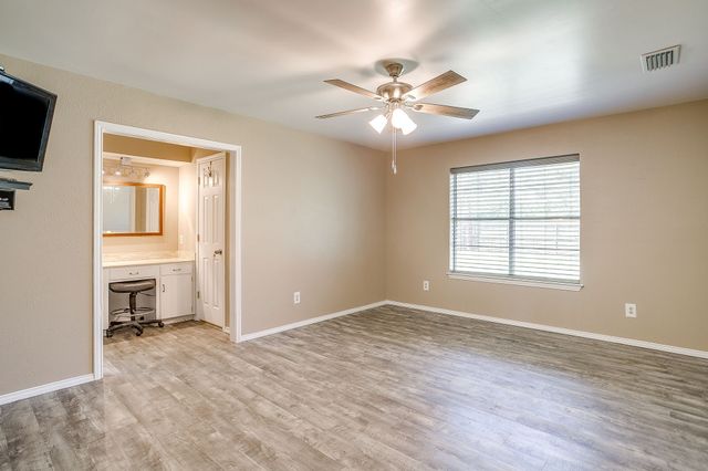 2400 Westpark Way Circle, Euless, TX 76040