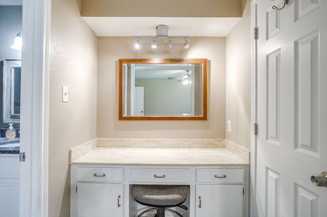 2400 Westpark Way Circle, Euless, TX 76040