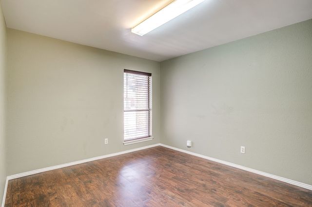 2400 Westpark Way Circle, Euless, TX 76040