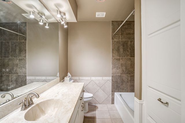 2400 Westpark Way Circle, Euless, TX 76040
