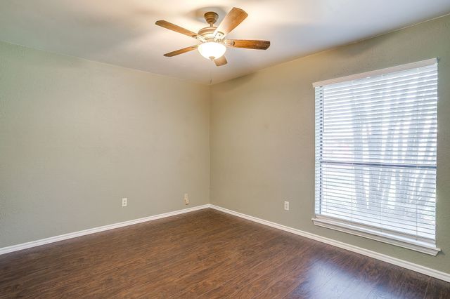 2400 Westpark Way Circle, Euless, TX 76040