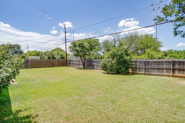 2400 Westpark Way Circle, Euless, TX 76040