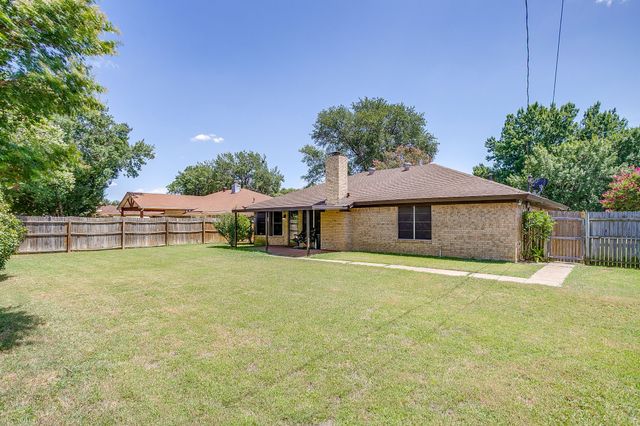 2400 Westpark Way Circle, Euless, TX 76040