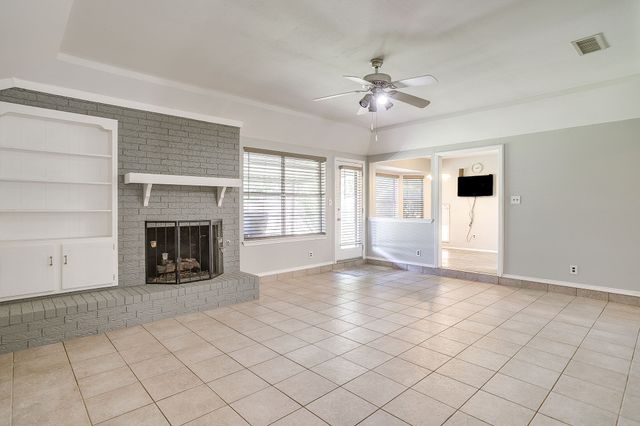 2400 Westpark Way Circle, Euless, TX 76040