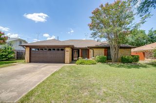 2400 Westpark Way Circle, Euless, TX 76040
