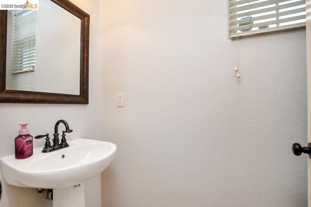 231 Washington Dr, Brentwood, CA 94513