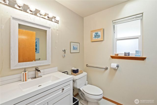 160 Dolphin Avenue NE, Ocean Shores, WA 98569