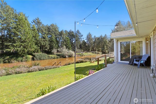 160 Dolphin Avenue NE, Ocean Shores, WA 98569