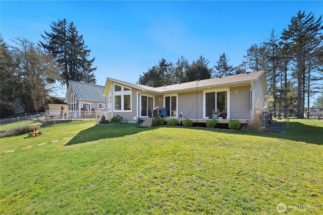 160 Dolphin Avenue NE, Ocean Shores, WA 98569