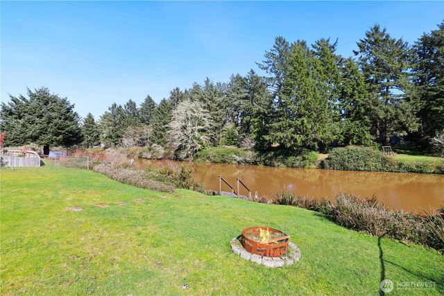 160 Dolphin Avenue NE, Ocean Shores, WA 98569