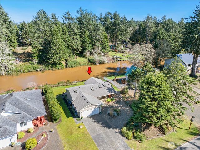 160 Dolphin Avenue NE, Ocean Shores, WA 98569