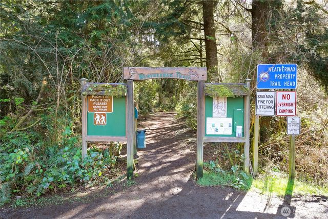 160 Dolphin Avenue NE, Ocean Shores, WA 98569