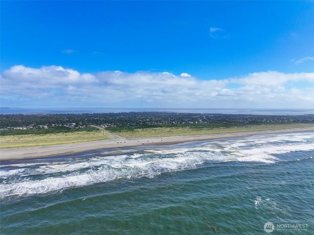160 Dolphin Avenue NE, Ocean Shores, WA 98569