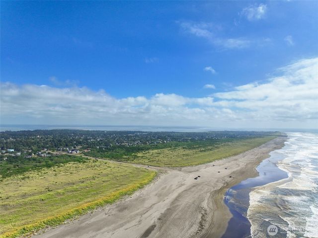 160 Dolphin Avenue NE, Ocean Shores, WA 98569