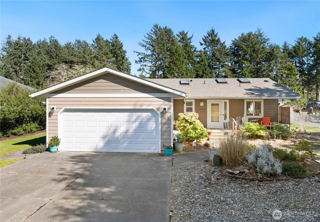 160 Dolphin Avenue NE, Ocean Shores, WA 98569