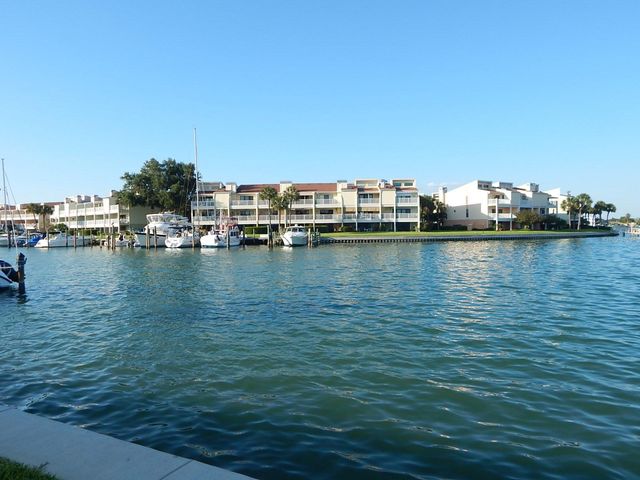 534 PLAZA SEVILLE COURT 64, Treasure Island, FL 33706