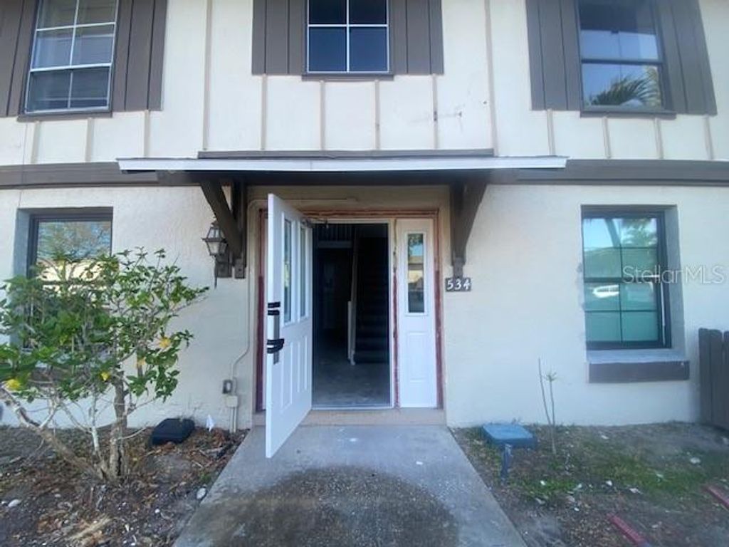 534 PLAZA SEVILLE COURT 64, Treasure Island, FL 33706