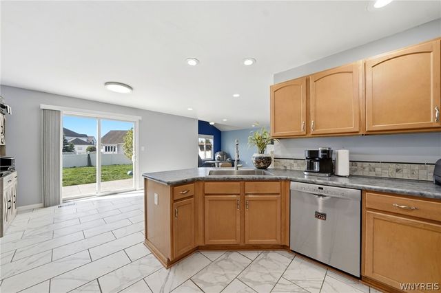 45 Summerfield Drive, Lancaster, NY 14086