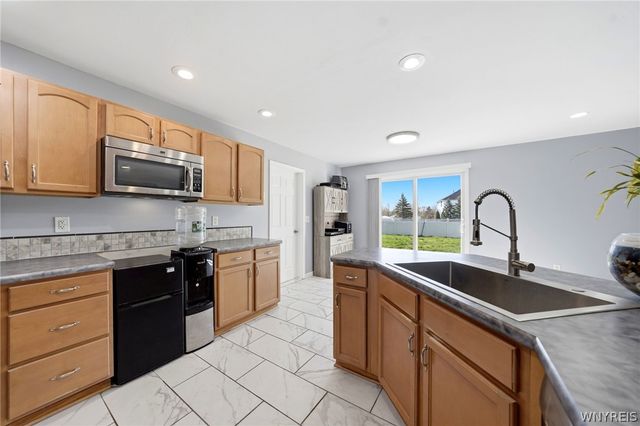 45 Summerfield Drive, Lancaster, NY 14086