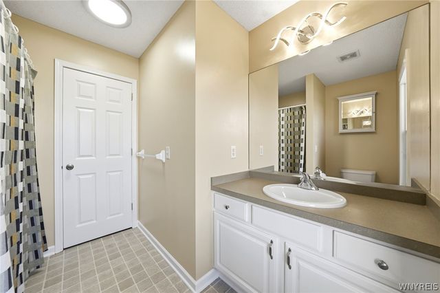 45 Summerfield Drive, Lancaster, NY 14086