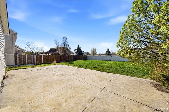 45 Summerfield Drive, Lancaster, NY 14086