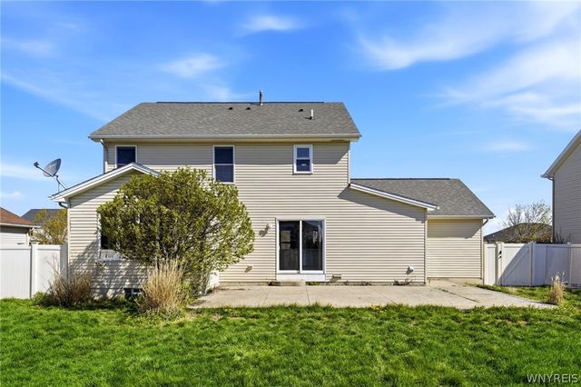 45 Summerfield Drive, Lancaster, NY 14086