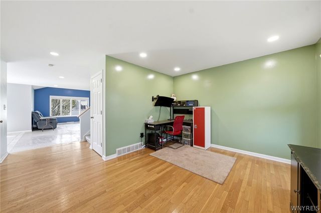 45 Summerfield Drive, Lancaster, NY 14086