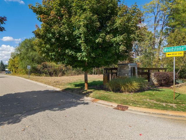 508 Woodstone Court, White Lake Charter Township, MI 48386