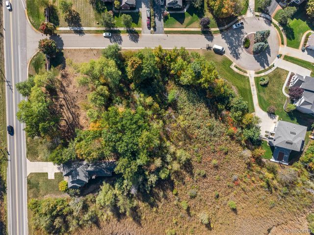 508 Woodstone Court, White Lake Charter Township, MI 48386