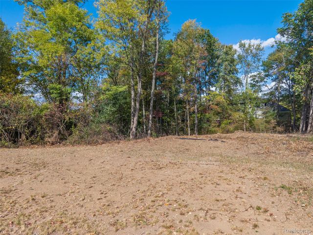 508 Woodstone Court, White Lake Charter Township, MI 48386