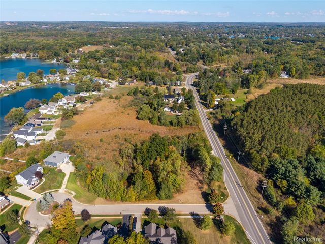508 Woodstone Court, White Lake Charter Township, MI 48386