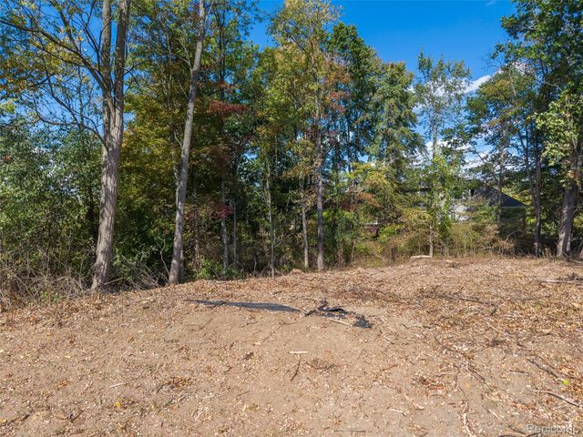 508 Woodstone Court, White Lake Charter Township, MI 48386