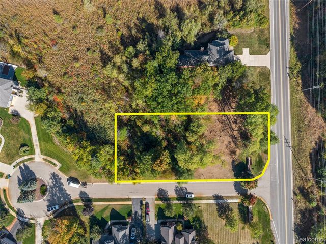 508 Woodstone Court, White Lake Charter Township, MI 48386