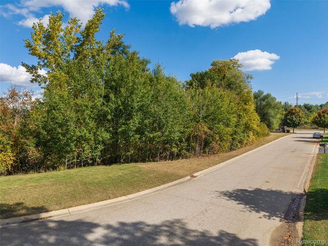 508 Woodstone Court, White Lake Charter Township, MI 48386