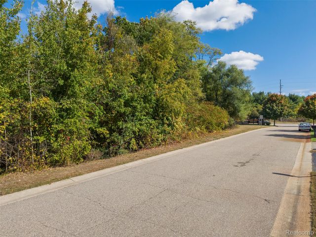 508 Woodstone Court, White Lake Charter Township, MI 48386