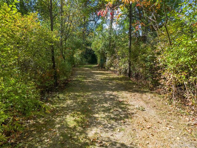 508 Woodstone Court, White Lake Charter Township, MI 48386