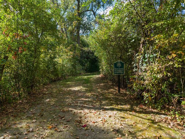 508 Woodstone Court, White Lake Charter Township, MI 48386