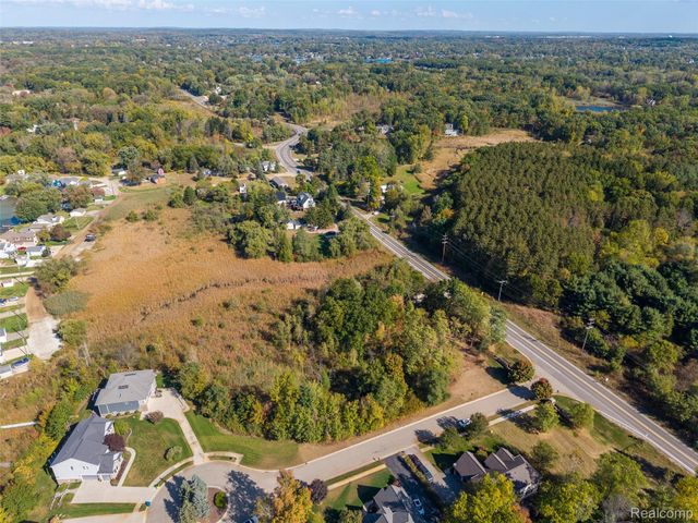 508 Woodstone Court, White Lake Charter Township, MI 48386