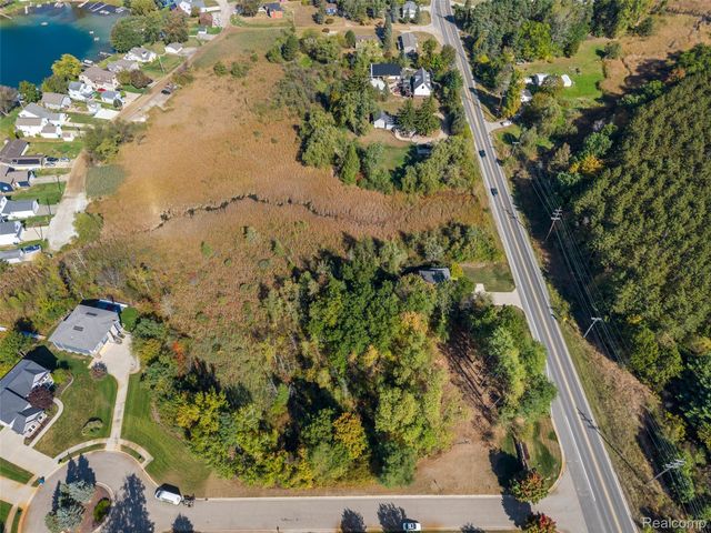 508 Woodstone Court, White Lake Charter Township, MI 48386