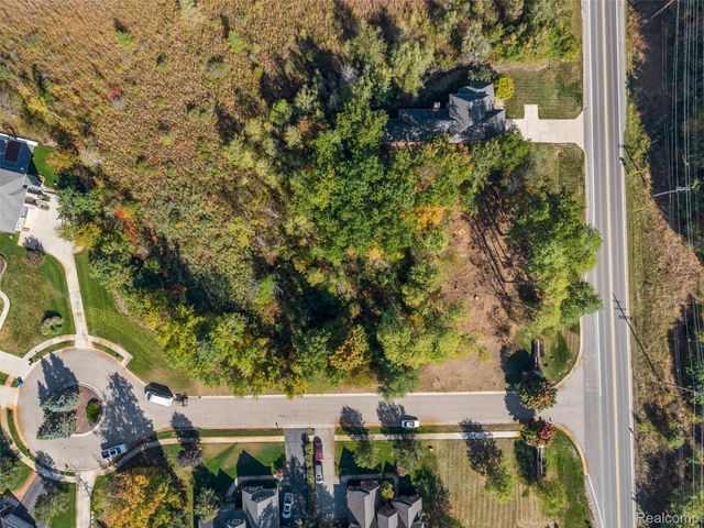 508 Woodstone Court, White Lake Charter Township, MI 48386