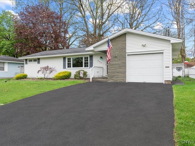 205 Park Lane, Clay, NY 13212