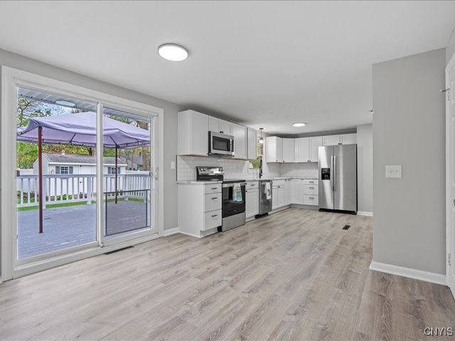 205 Park Lane, Clay, NY 13212