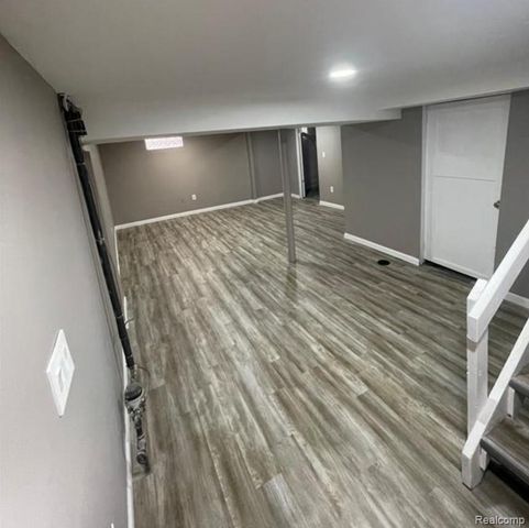 20661 Washtenaw Street, Harper Woods, MI 48225