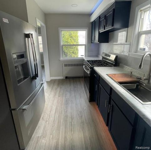 20661 Washtenaw Street, Harper Woods, MI 48225