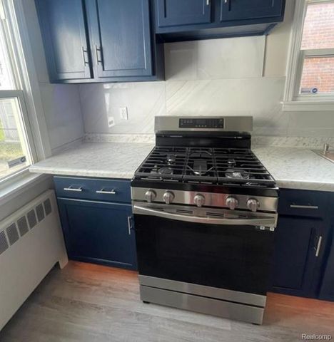 20661 Washtenaw Street, Harper Woods, MI 48225