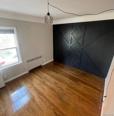 20661 Washtenaw Street, Harper Woods, MI 48225