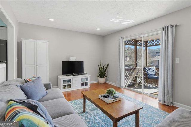 270 Quail Run, Roswell, GA 30076