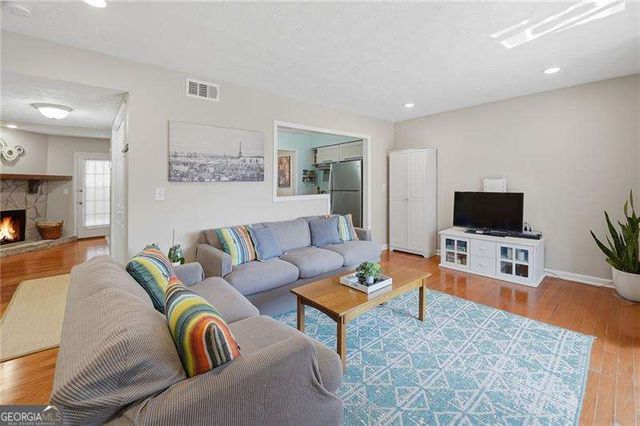 270 Quail Run, Roswell, GA 30076